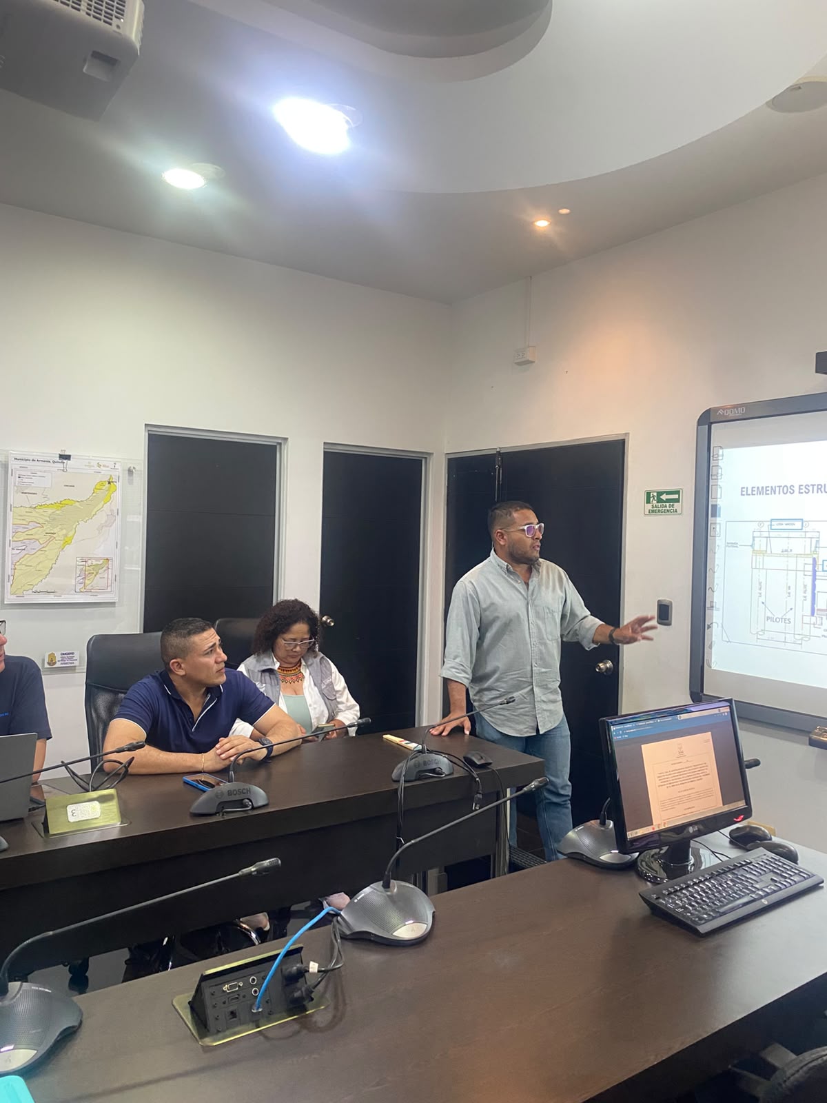 Socialización de la Fase 4 del PMT en la Sala de Crisis con directivos de Nueva EPS e IDIME 2